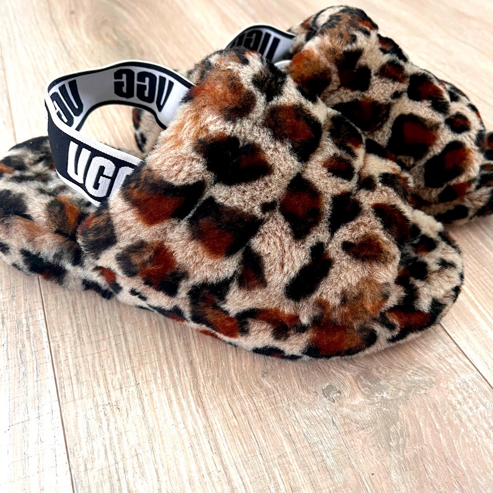VGUC SZ6 Ugg Fluff Yeah Slippers